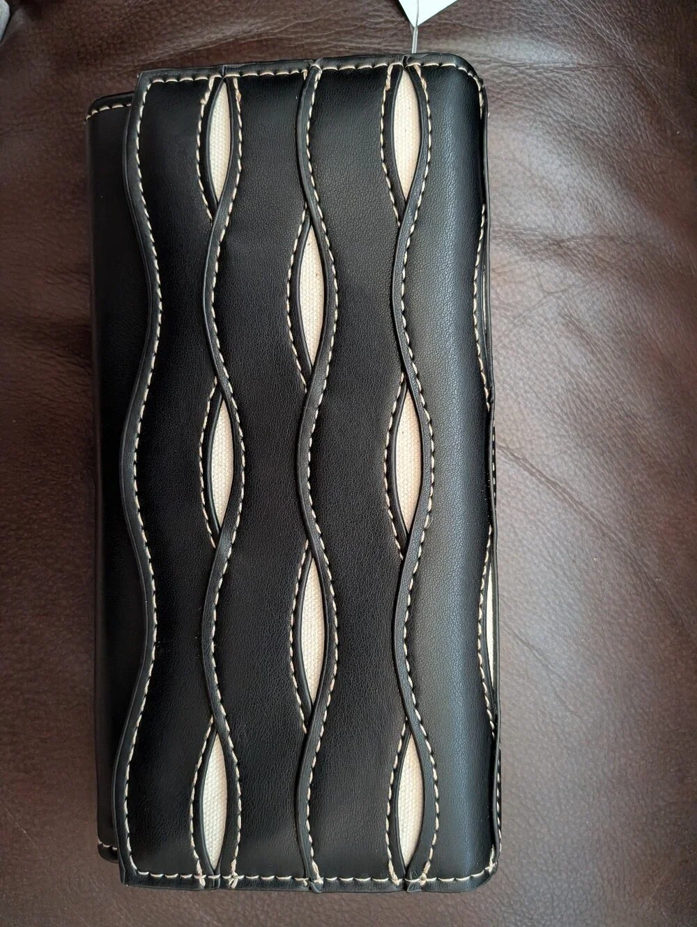 Black and Cream Men's Leather Wallet - Stylish Wave Stitch Design